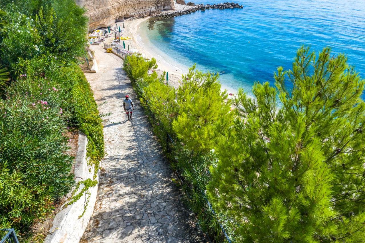Villaggio Baia Del Monaco มันเฟรโดเนีย ภายนอก รูปภาพ
